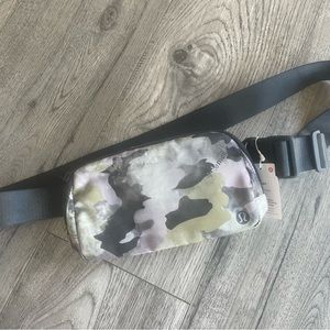 Lululemon camo Fanny pack